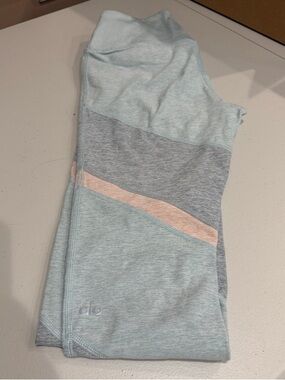 ALO Yoga Med Light Blue, Heather Gray & Pink Colorblock Leggings size medium
